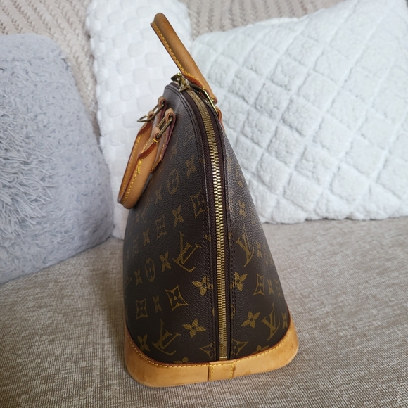 Authentic Louis Vuitton Monogram Alma PM Hand Bag.. - Picture 2 of 16